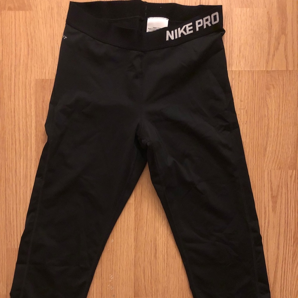 Nike cropped size medium leggings- women’s